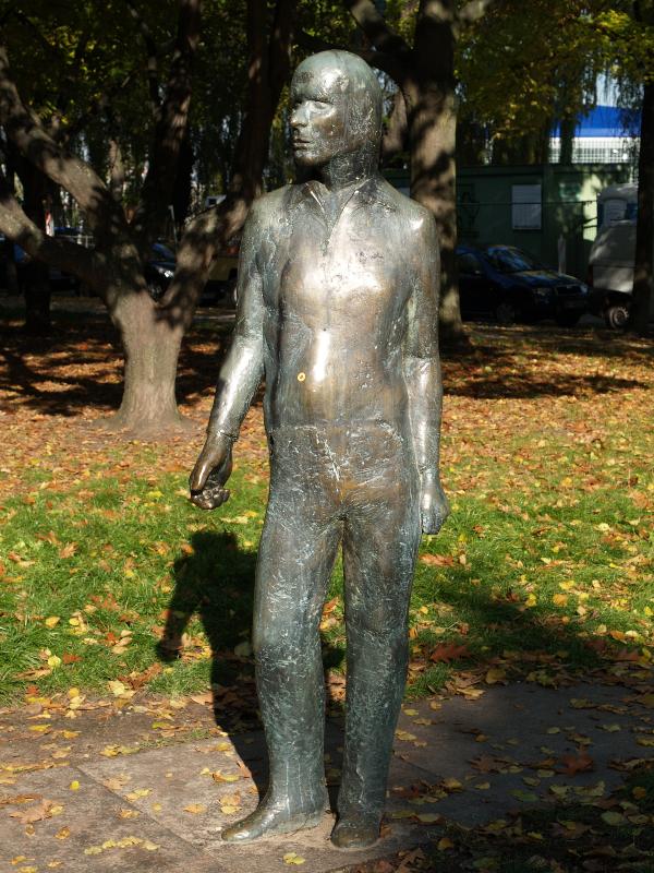 Berlin, Germany: May-Ayim-Ufer (was Groebenufer): Stehende Figur vor Reliefkoerpern (1987, Andreas Froemberg)