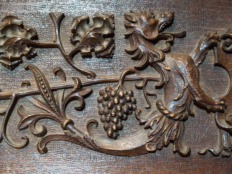 Cambridge, England: Selwyn College: chapel, border decoration in entrance hall