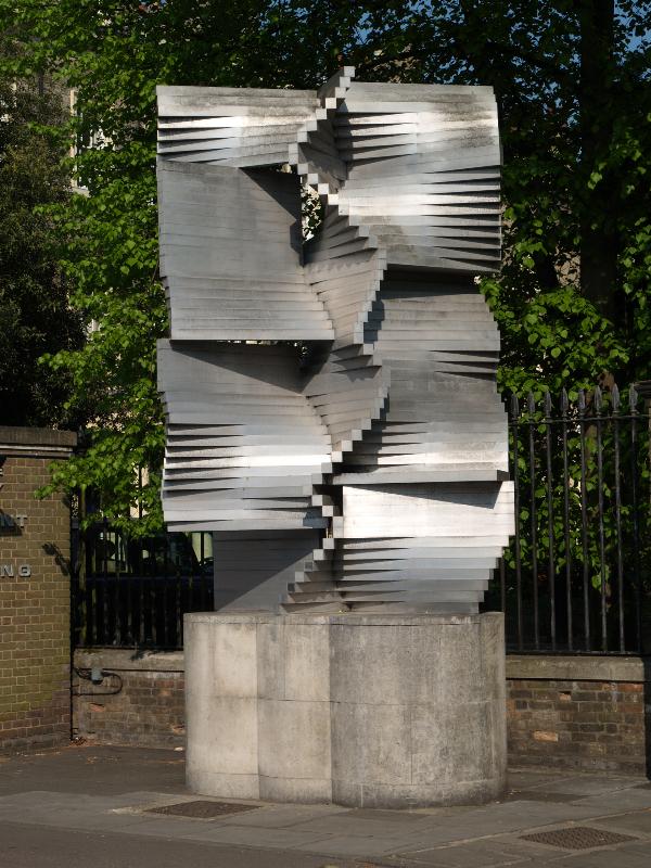 Cambridge, England: Department of Engineering: sculpture (1967, Kenneth Martin)