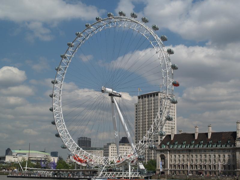 London, England: London Eye (Millennium Wheel): view (1999-2000, Marks Barfield Architects)