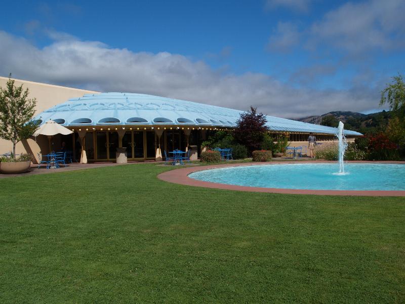 San Rafael, California (CA): Marin County Civic Center: terrace fountain towards cafeteria (1960-1962, Frank Lloyd Wright)