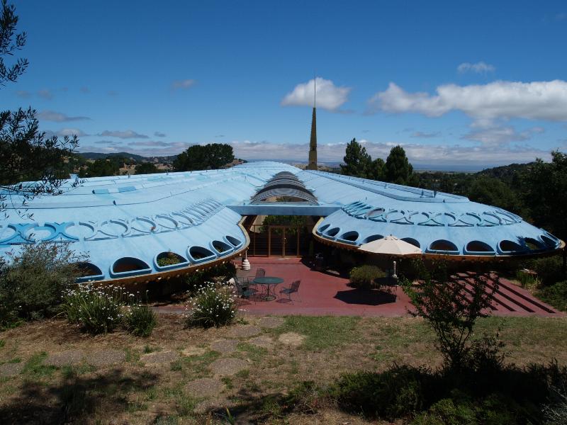 San Rafael, California (CA): Marin County Civic Center: view along roof (1960-1962, Frank Lloyd Wright)