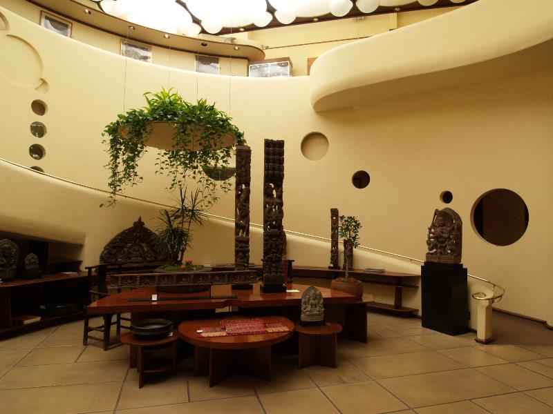 San Francisco, California (CA): Xanadu Gallery (was V.C. Morris Gift Store): interior (1943-1948, Frank Lloyd Wright)