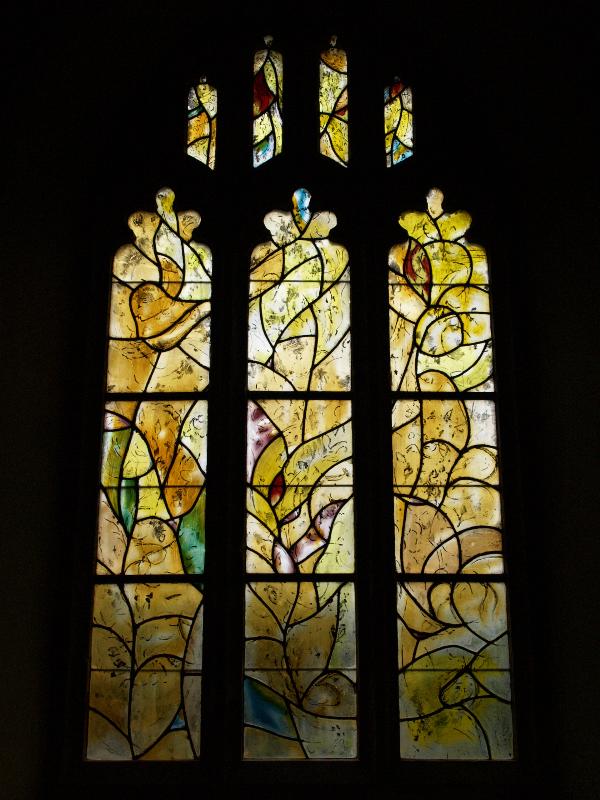 Tudeley, England: All Saints' Church: south nave window 1 (installed 1967-1985, Marc Chagall)