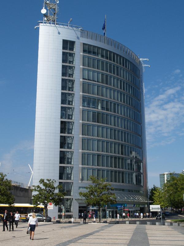 Lisbon, Portugal: Edificio ES Viagens: view (1998, Sua Kay Arquitectos)