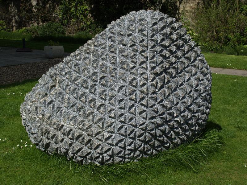Cambridge, England: Fitzwilliam Museum: Triangulation I (2007, Peter Randall-Page)