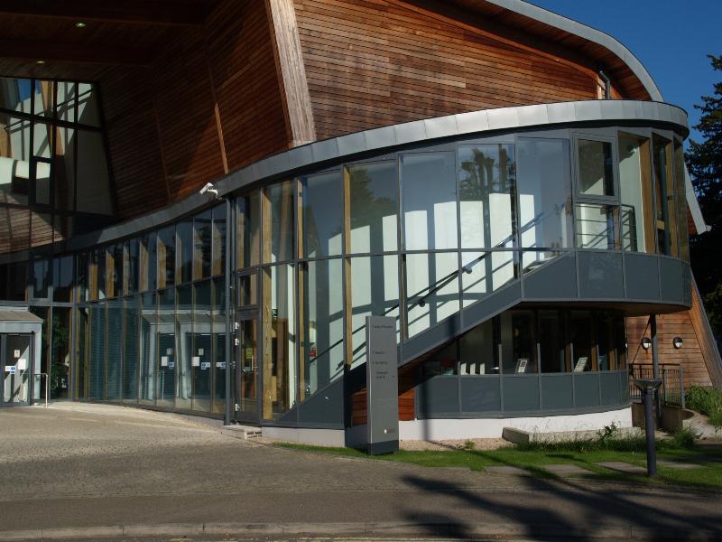 Cambridge, England: Faculty of Education, Donald McIntyre Building: glass enclosure (2003-2005, Building Design Partnership)