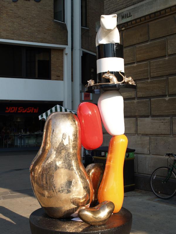 Cambridge, England: Market Square: memorial sculpture for Snowy Farr (2012, sculptor Gary Webb)