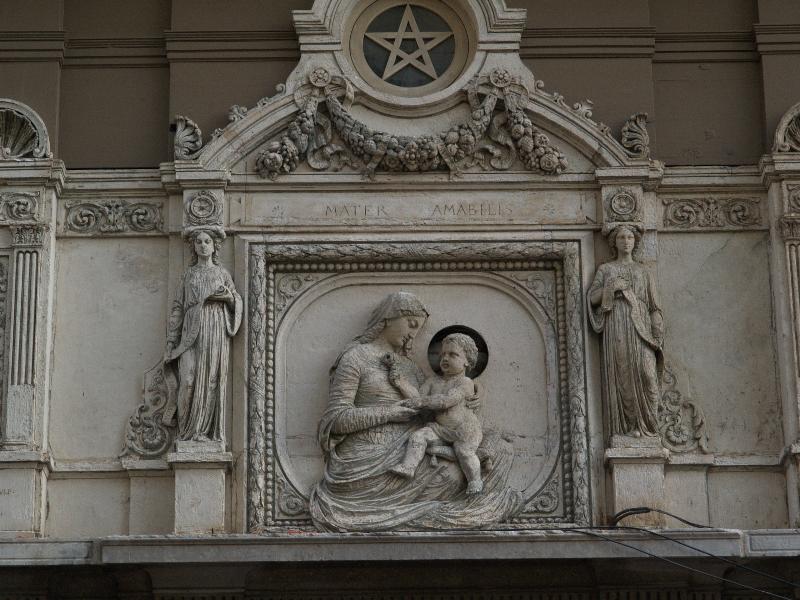 Lyon, France: Rue Grenette: Mother and Child