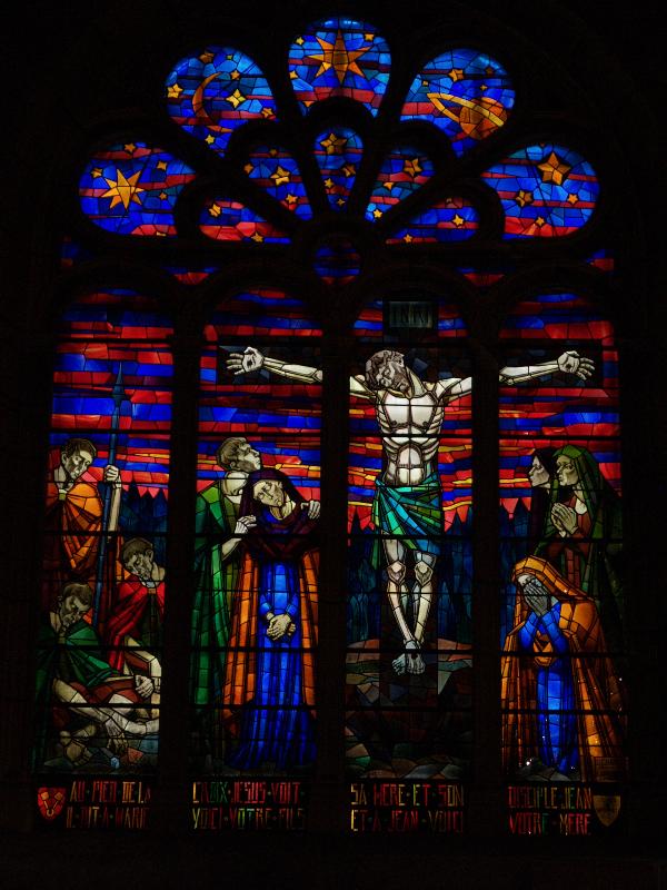 Lyon, France: L'Eglise Saint-Bonaventure: Crucifixion (1945, artist Louis Charrat, stained glass maker Josephine Lamy-Paille)