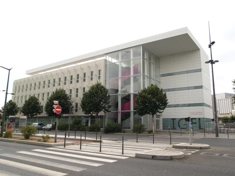 Lyon, France: Avenue Tony Garnier, Institut de Genomique Fonctionnelle de Lyon: view (2012, Sud Architectes)