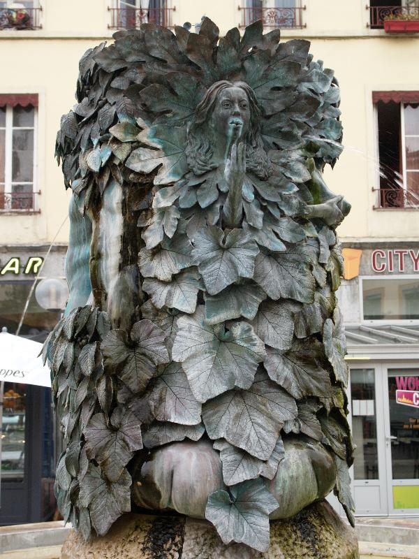 Lyon, France: Rue Moncey: Le Buisson ardent (1980, Genevieve Boehmer)