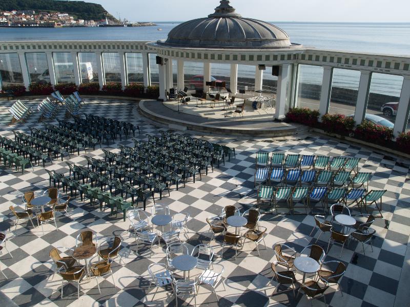 Scarborough, England: Spa: Sun Court and bandstand (1914-1918, Thomas Edwin Cooper)