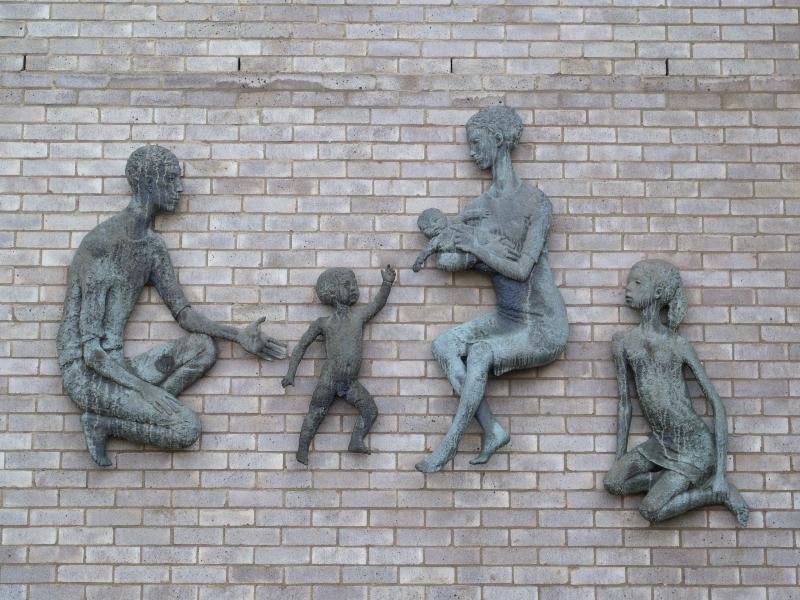 Cambridge, England: Addenbrooke's Hospital: Faimily Group (bought 1994, sculptor Daphne Hardy Henrion)