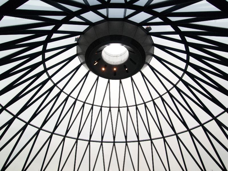 London, England: St Mary Axe, Swiss Re (Gherkin): roof structure (2001-2004, architect Norman Foster and Partners, engineer Arup)