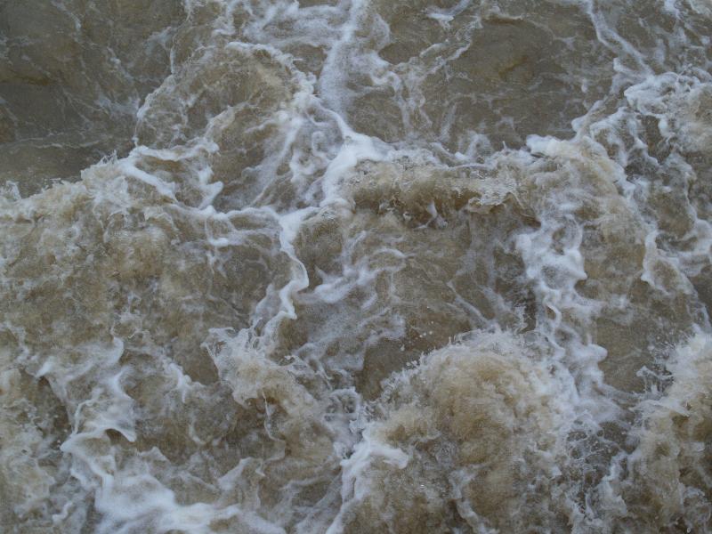 Cambridge, England: Jesus Lock: angry water