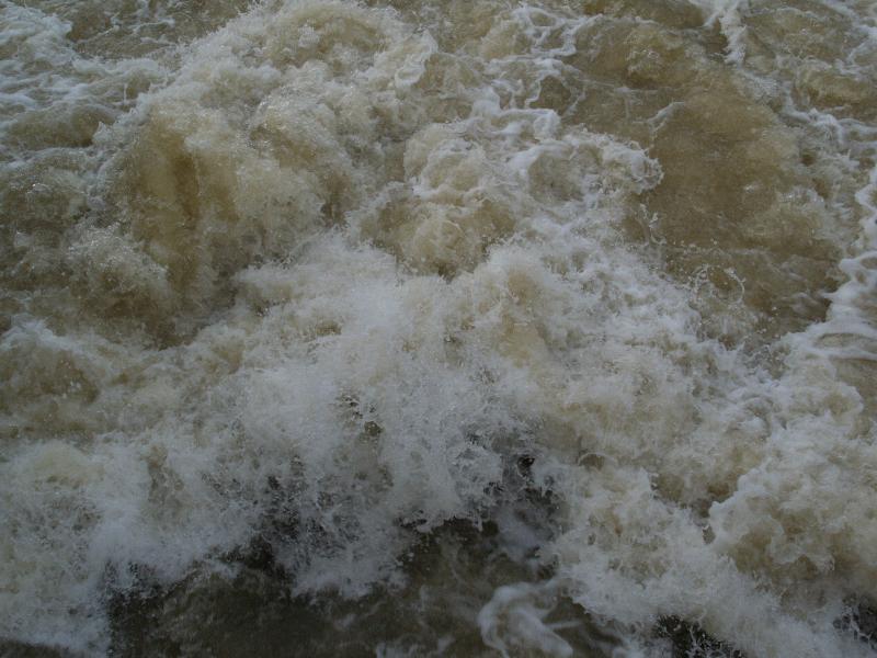 Cambridge, England: Mill Pit sluice: angry water