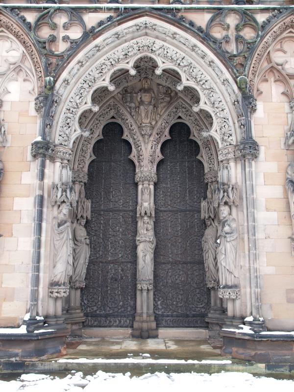Lichfield, England: Lichfield Cathedral: west side, central door