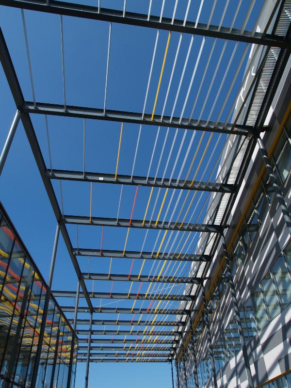 Cambridge, England: JJ Thomson Avenue: roof structure between Hauser Forum and Broers Building (2008-2010, Wilkinson Eyre Architects, SMC Covell Matthews)