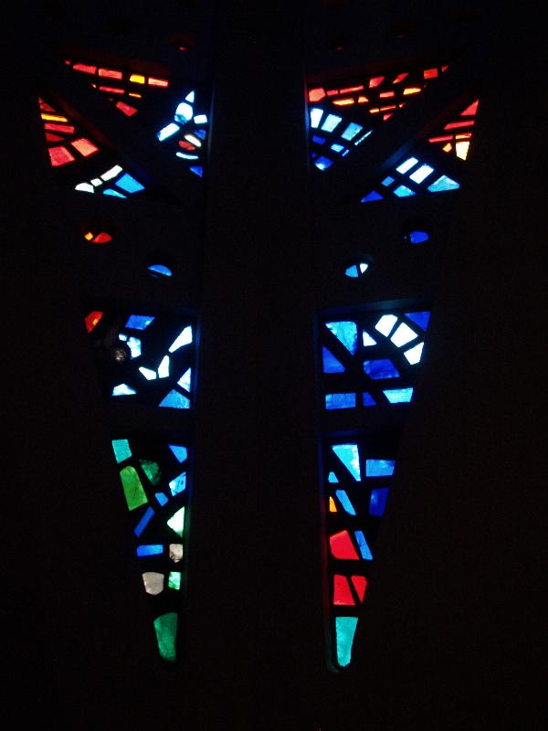 Stamford, Connecticut (CT): First Presbyterian Church (The Fish): horse (1956-1957, architect Wallace K Harrison of Harrison & Abramovitz, glass created by Gabriel Loire in France, designed by Harrison and them)