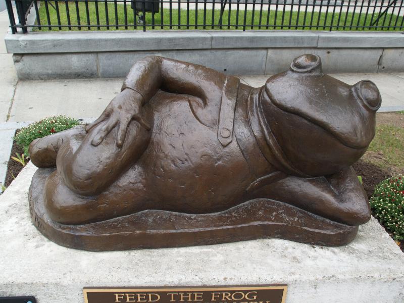 Northampton, Massachusetts (MA): Main Street: The Happy Frog (1993, sculptor Lu Stubbs, placed here 2008)