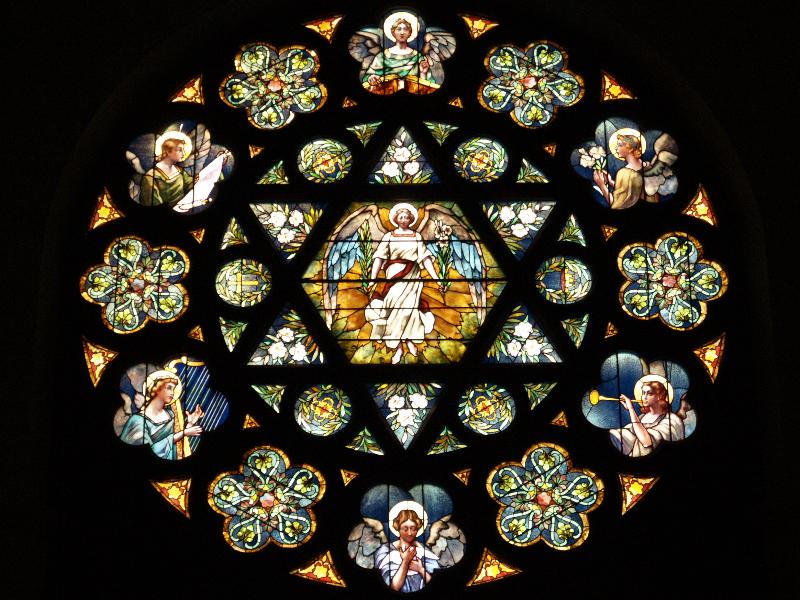 Fitchburg, Massachusetts (MA): Faith United Parish: rose window, with seven angels (1897, Redding, Baird & Company)