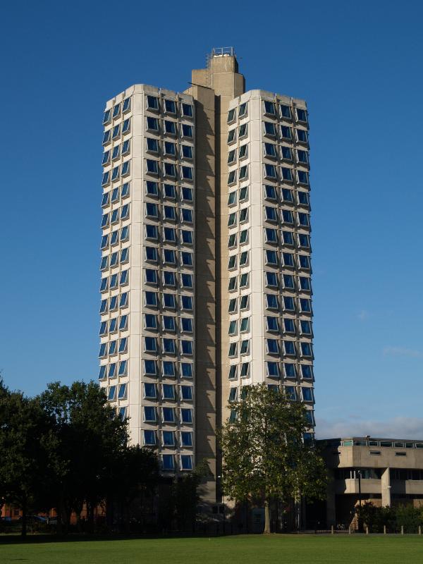 Leicester, England: University of Leicester: Attenborough Building (1968-1970, Arup Associates)