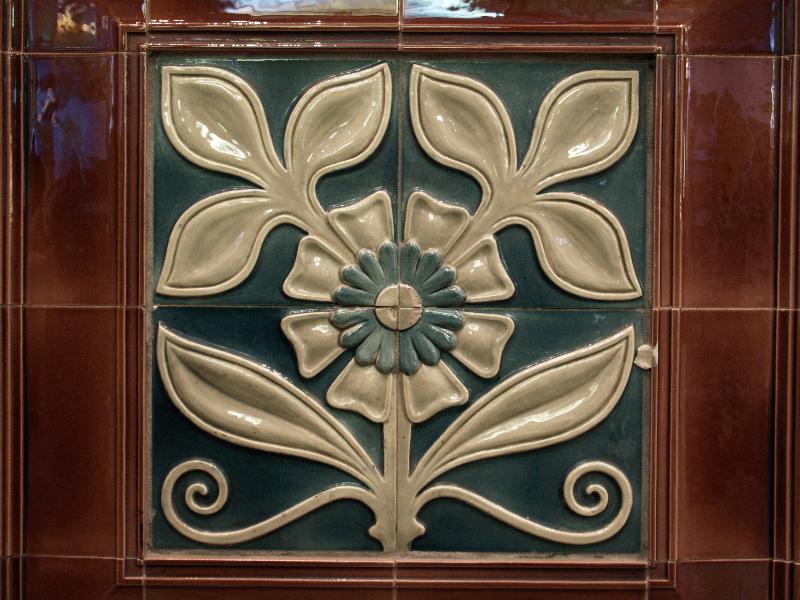 Cambridge, England: Sidney Street, Lloyds TSB Bank: wall tile (1890-1893, architect Alfred Waterhouse)