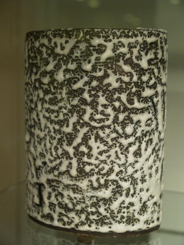 Cambridge, England: Fitzwilliam Museum: black and white vase (2005, Emmanuel Cooper)
