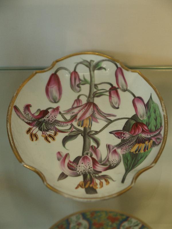 Cambridge, England: Fitzwilliam Museum: fruit dish (ca. 1810-1812, Swinton, Don Pottery)