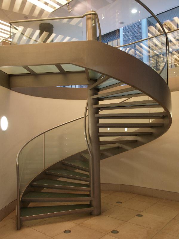 Cambridge, England: Fitzwilliam Museum: spiral stairs (2002-2004, John Miller and Partners)