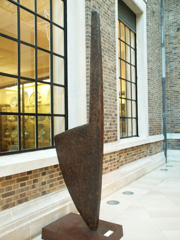 Cambridge, England: Fitzwilliam Museum: Large Blade Venus (1990, William Turnbull)