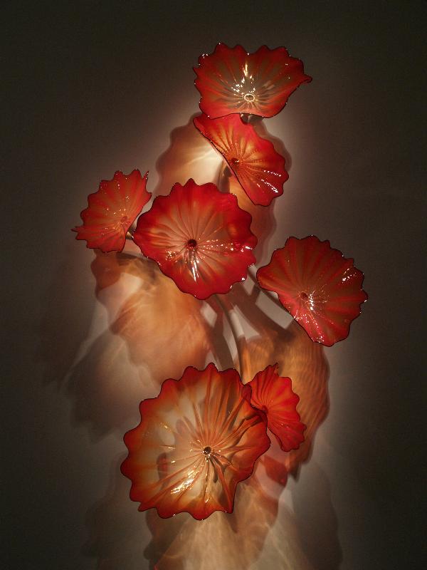 London, England: New Bond Street, Halcyon Gallery: Castilian Red Persian Crescent (glass artist Dale Chihuly)