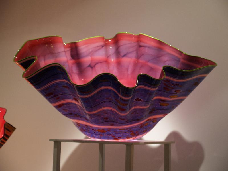 London, England: New Bond Street, Halcyon Gallery: Deep Rose Macchia with Cypress Lip Wrap (glass artist Dale Chihuly)