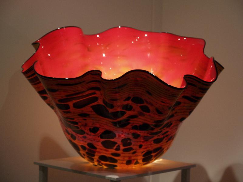 London, England: New Bond Street, Halcyon Gallery: Insignia Red Macchia with Onyx Lip Wrap (glass artist Dale Chihuly)