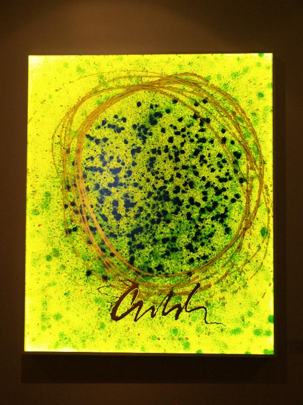 London, England: New Bond Street, Halcyon Gallery: Float Drawing (glass artist Dale Chihuly)