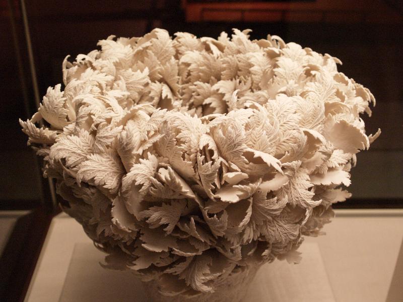 London, England: British Museum: large feather leaves bowl (2013, artist Hosono Hitomi)