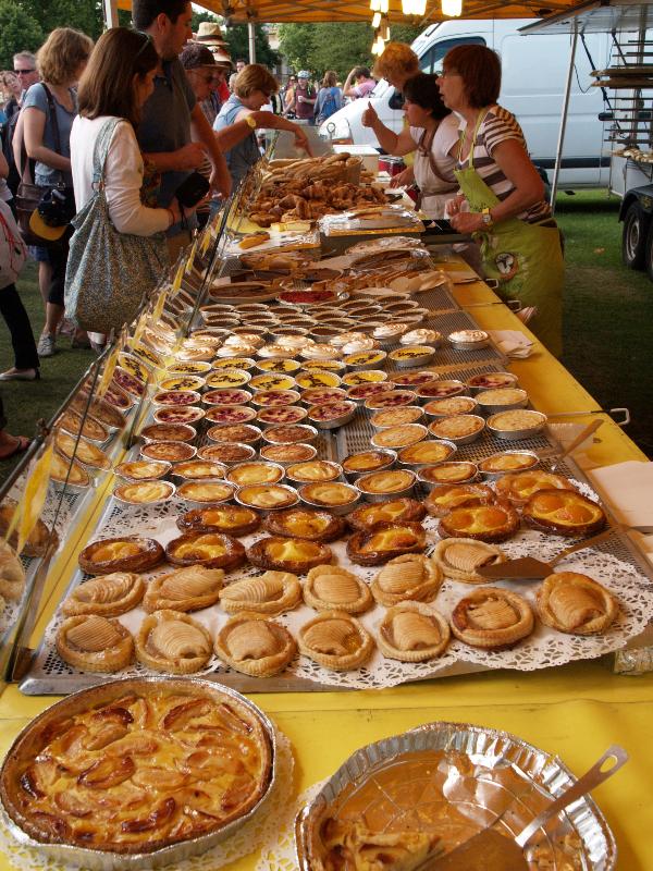 Cambridge, England: Parker's Piece: Tour de France, French pastry (patisserie)
