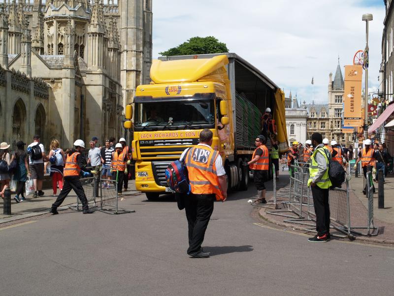 Cambridge, England: King's Parade: Tour de France, removing the barricades