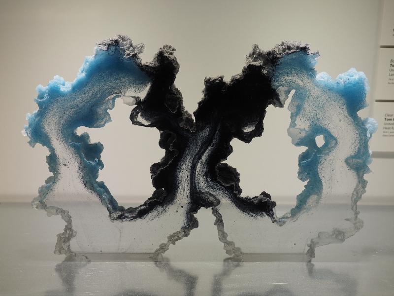 Corning, New York (NY): Corning Museum of Glass: Figure-Eight Form R182 (1986, Colin Reid)