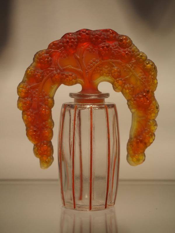Corning, New York (NY): Corning Museum of Glass: Bouchon mures (Berry stopper) (1920, Rene Lalique)