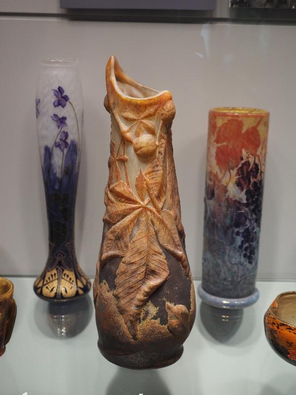 Corning, New York (NY): Corning Museum of Glass: Feuilles de marronnier en automne (Chestnut leaves in autumn) (about 1908, Daum Freres)