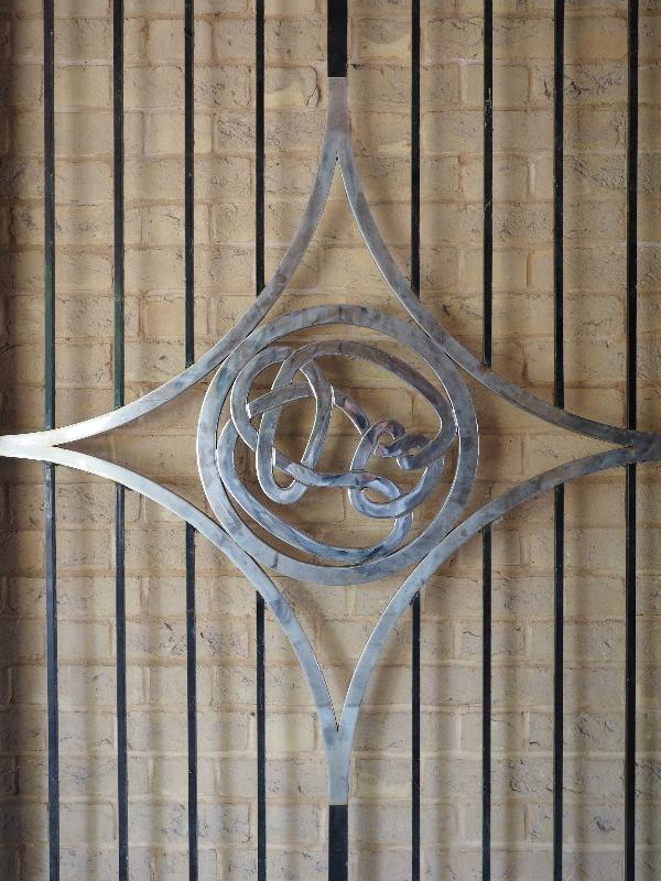 Cambridge, England: Centre for Mathematical Sciences: non-trivial knot with 11 crossings (c 2001, sculptor John Robinson)