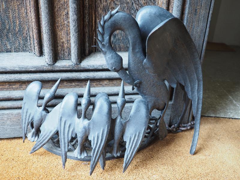 Cambridge, England: Corpus Christi College: chapel, Pelican door stop