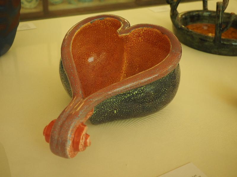 Cambridge, England: Fitzwilliam Museum: Heart (2001, Kate Malone)