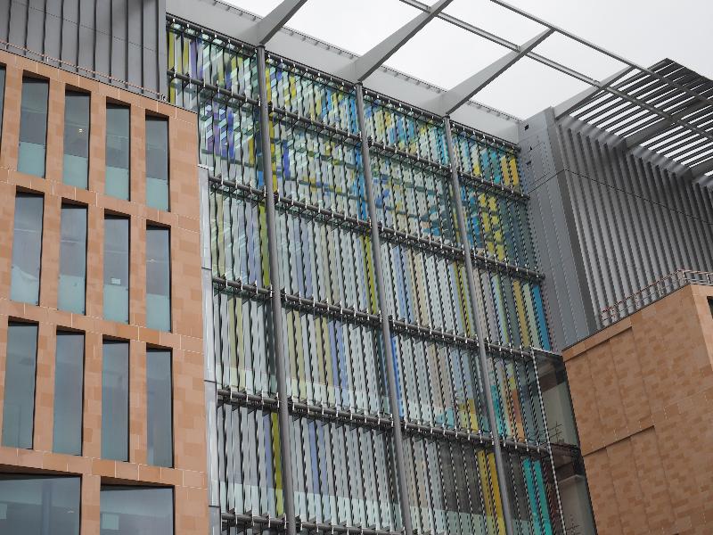 London, England: Francis Crick Institute: facade over main entrance (2011-2016, HOK with PLP Architecture)
