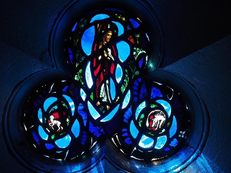 Boston, Massachusetts (MA): Emmanuel Church: trefoil window (1947, Connick Studio)