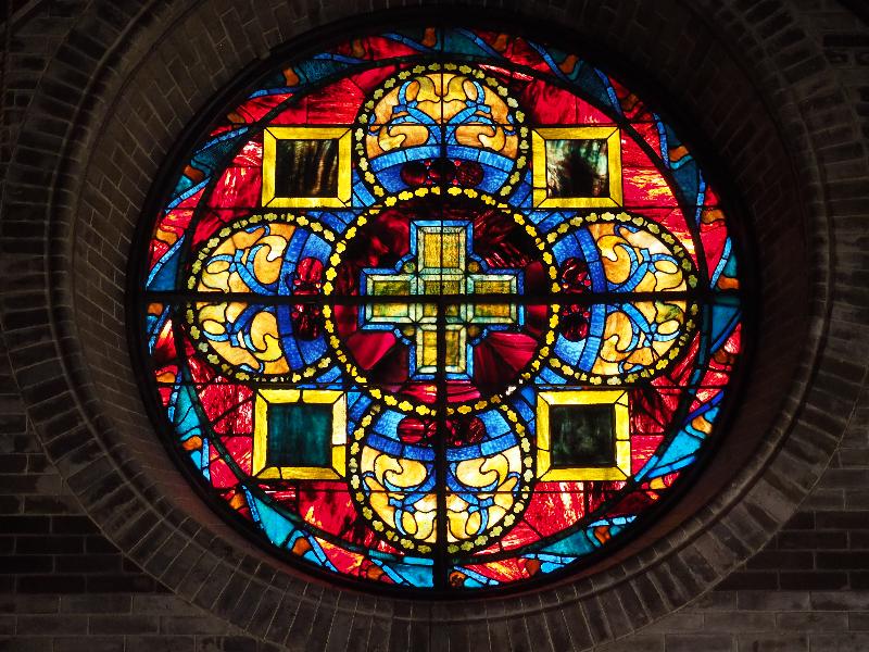 Lenox, Massachusetts (MA): St Helena's Chapel: rose window (1893, Tiffany Glass and Decorating Company)
