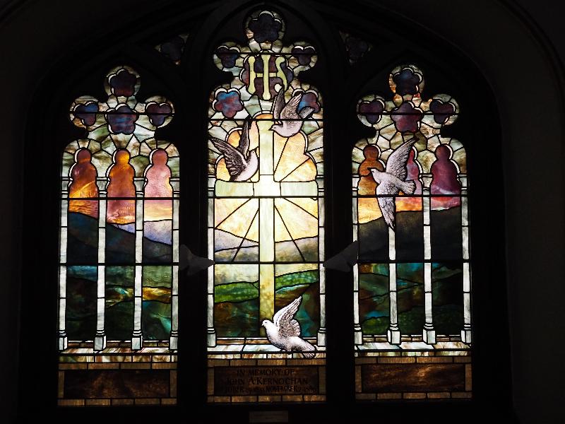 Pittsfield, Massachusetts (MA): St Stephen's Episcopal Church: Kernochan Memorial Window, Cross and Doves (Tiffany)