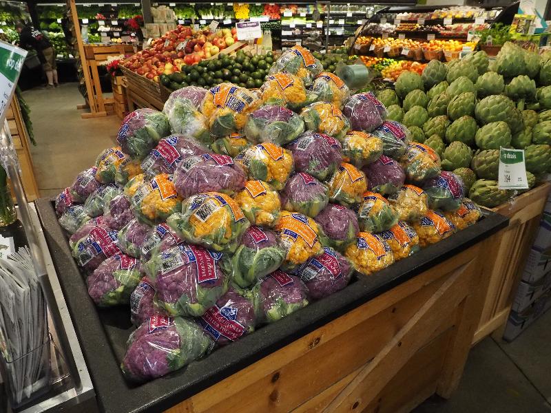 Northampton, Massachusetts (MA): River Valley Co-op: yellow and purple cauliflowers